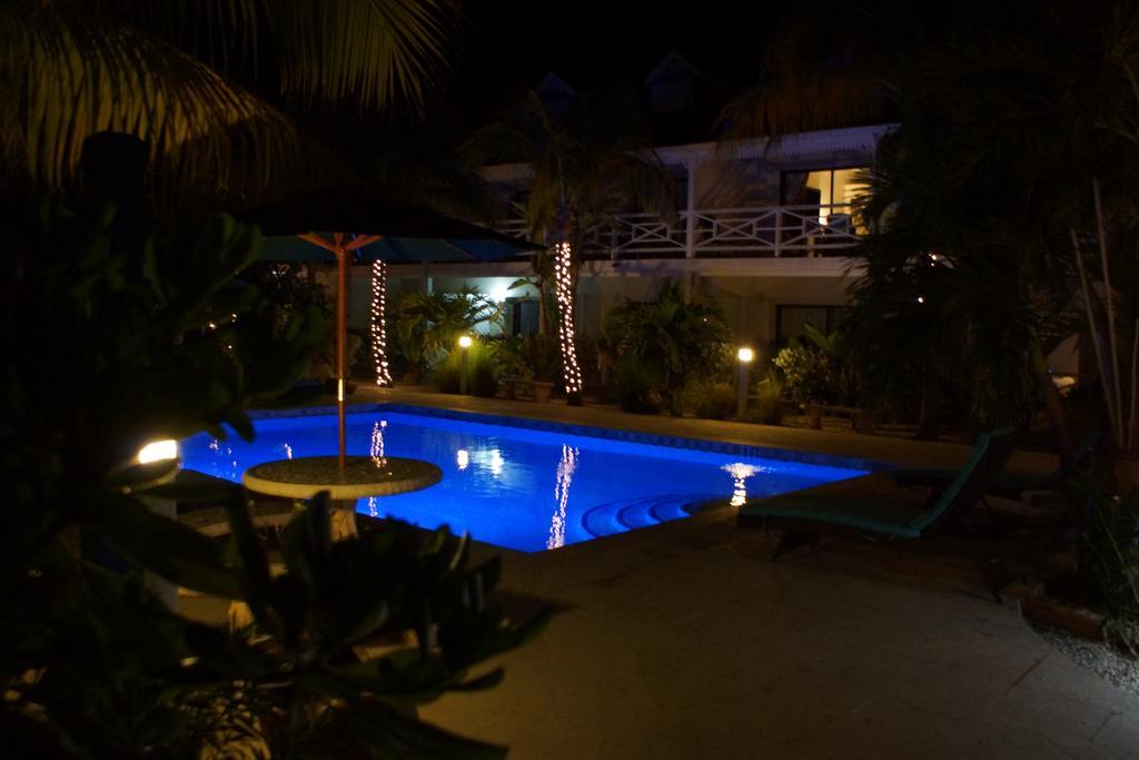 Caribbean Paradise Inn Grace Bay Exteriér fotografie