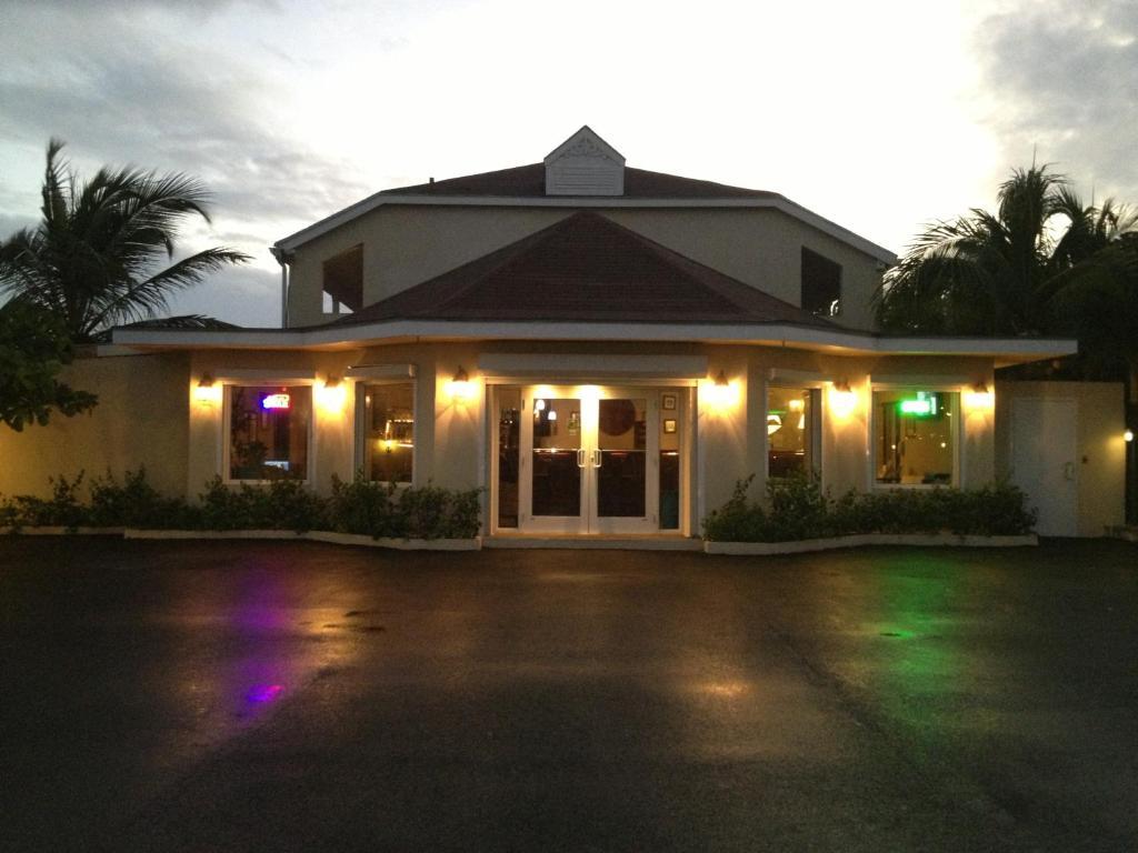 Caribbean Paradise Inn Grace Bay Exteriér fotografie