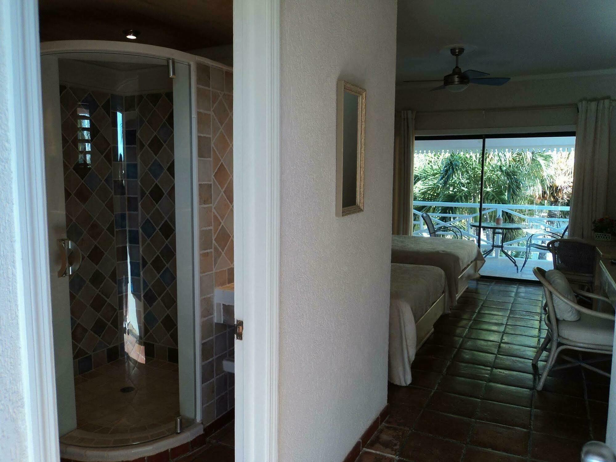 Caribbean Paradise Inn Grace Bay Exteriér fotografie